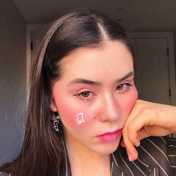 Meet your Posher, Diana - Picture 1 of 1